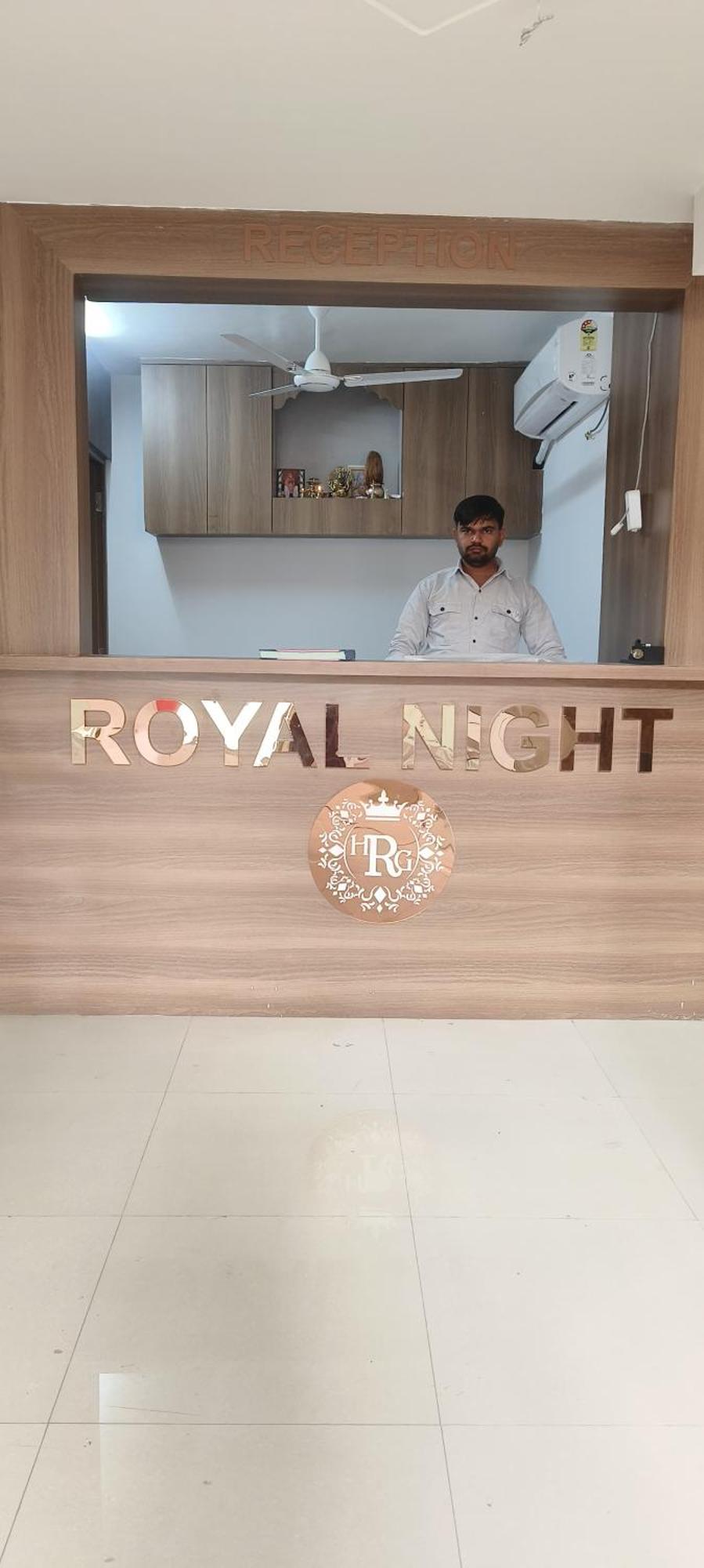דמאן Hotel Royal Night מראה חיצוני תמונה