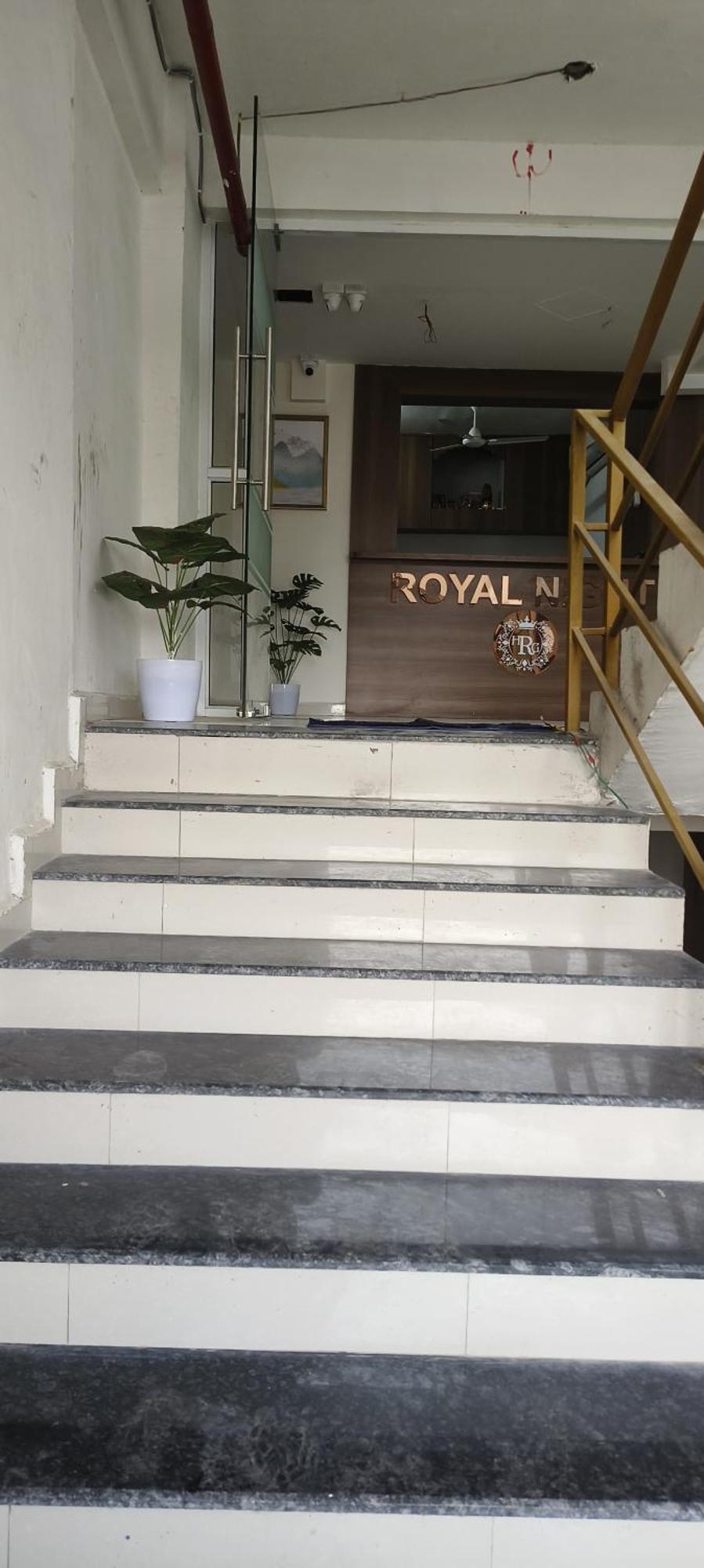 דמאן Hotel Royal Night מראה חיצוני תמונה