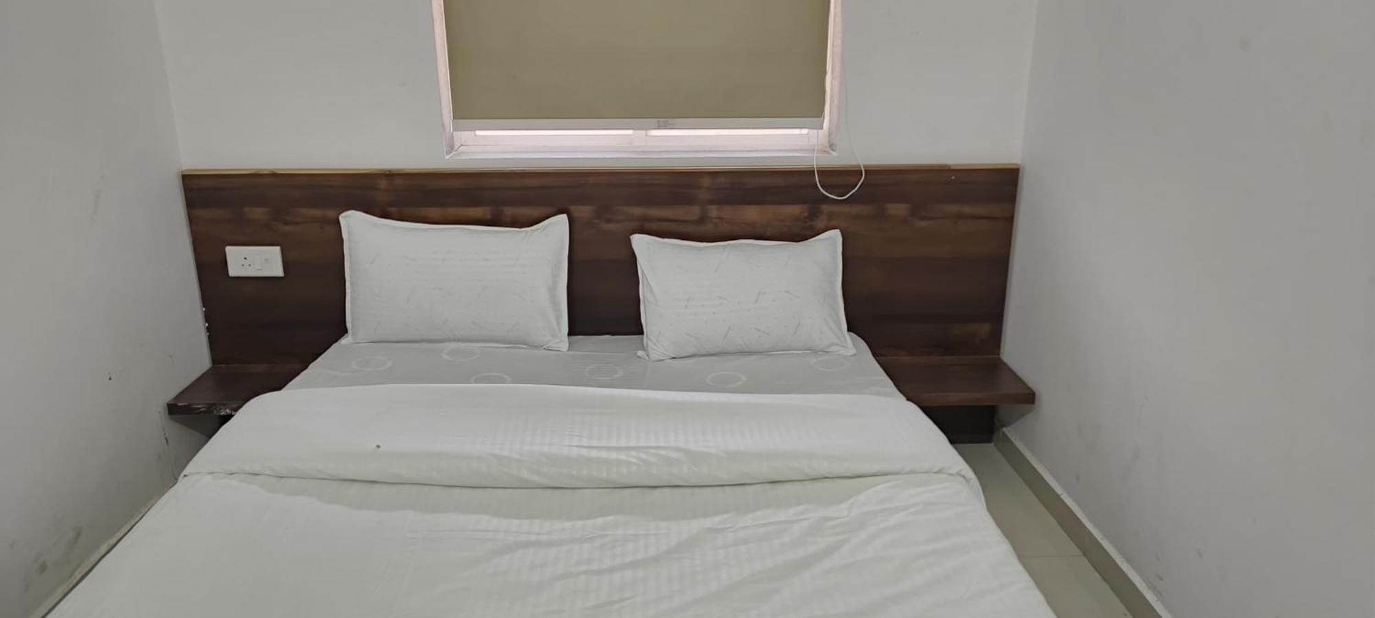 דמאן Hotel Royal Night מראה חיצוני תמונה