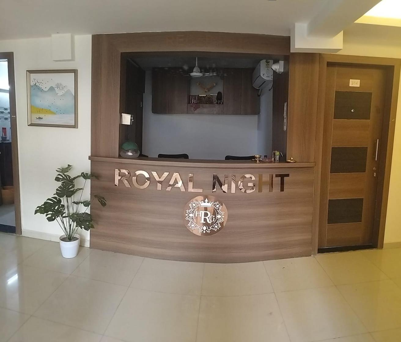 דמאן Hotel Royal Night מראה חיצוני תמונה