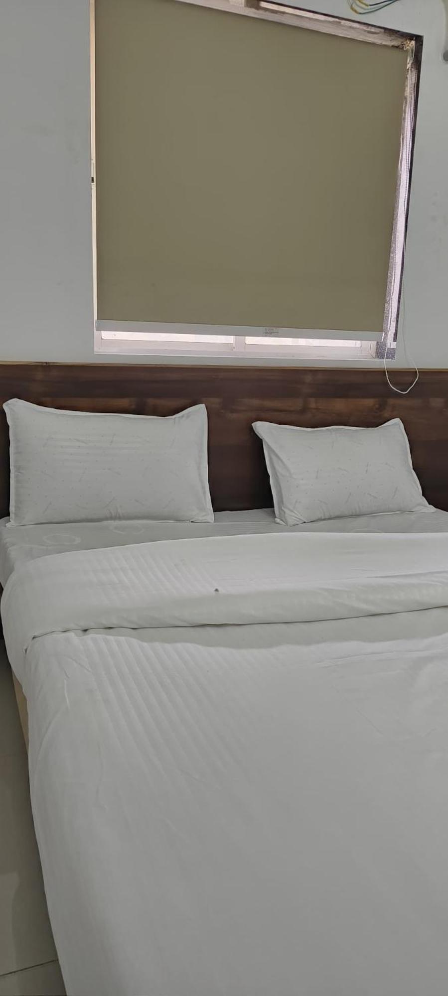 דמאן Hotel Royal Night מראה חיצוני תמונה