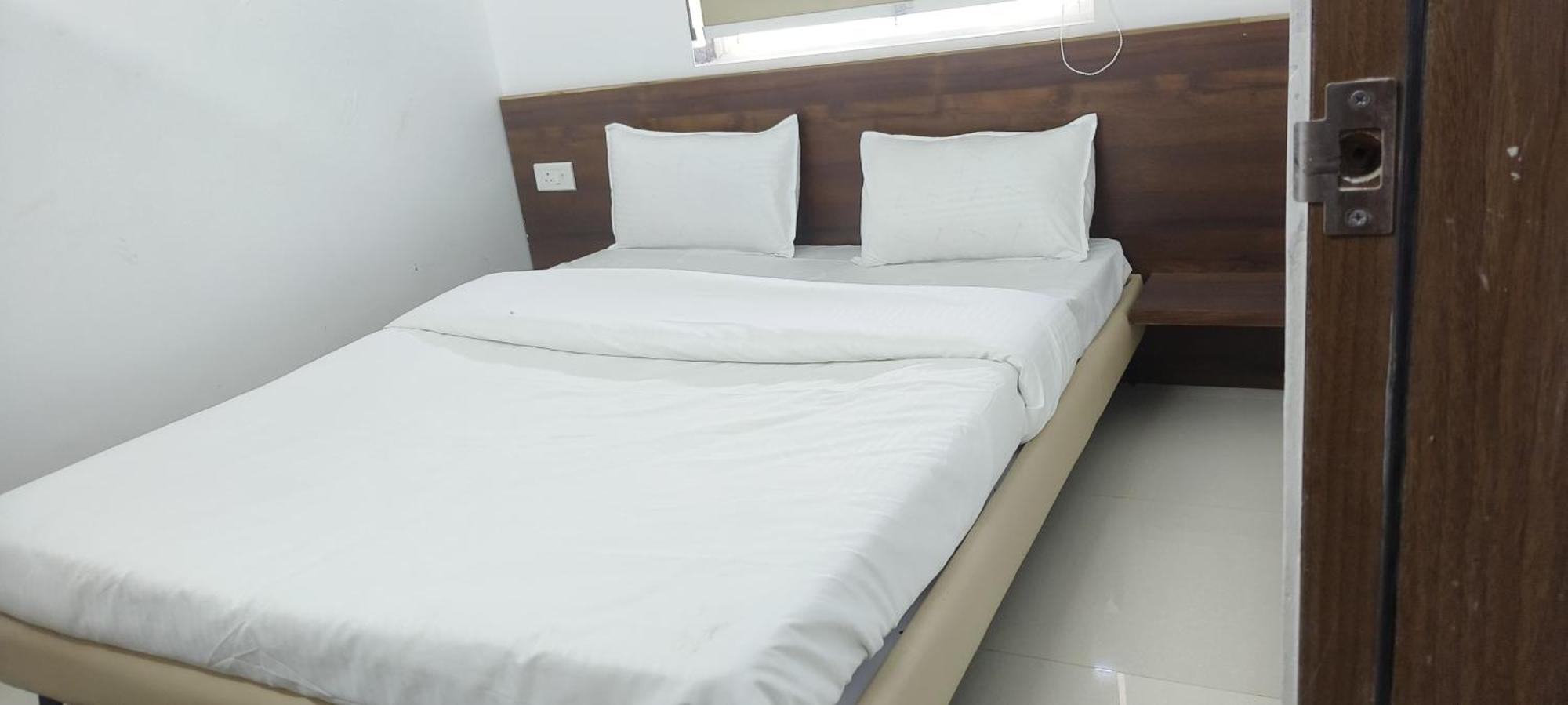 דמאן Hotel Royal Night מראה חיצוני תמונה