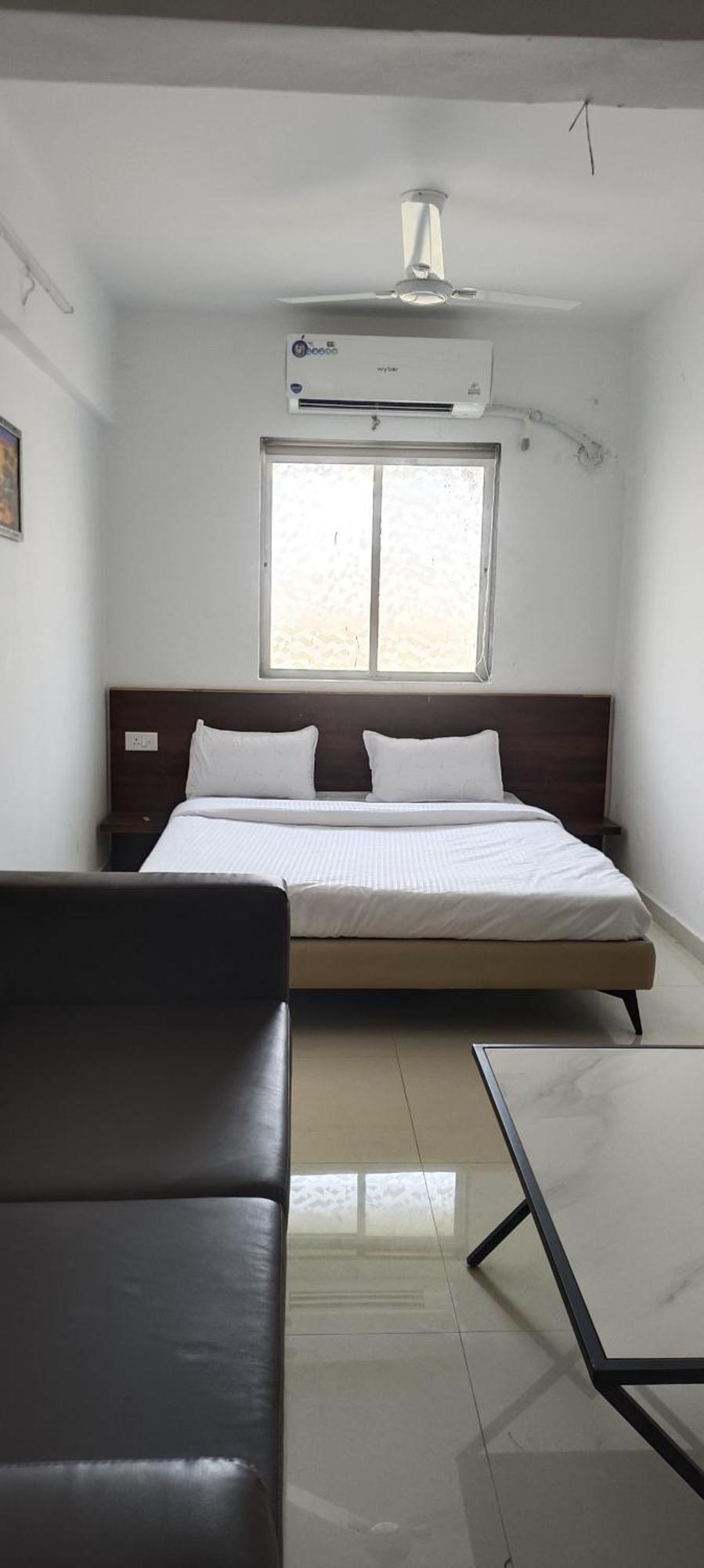 דמאן Hotel Royal Night מראה חיצוני תמונה