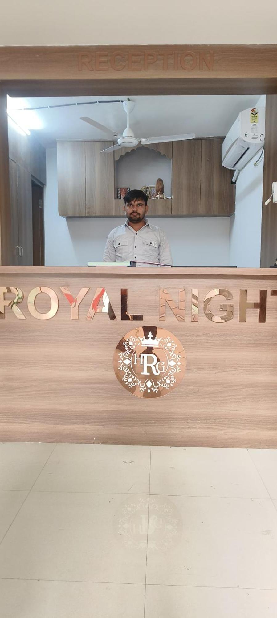 דמאן Hotel Royal Night מראה חיצוני תמונה